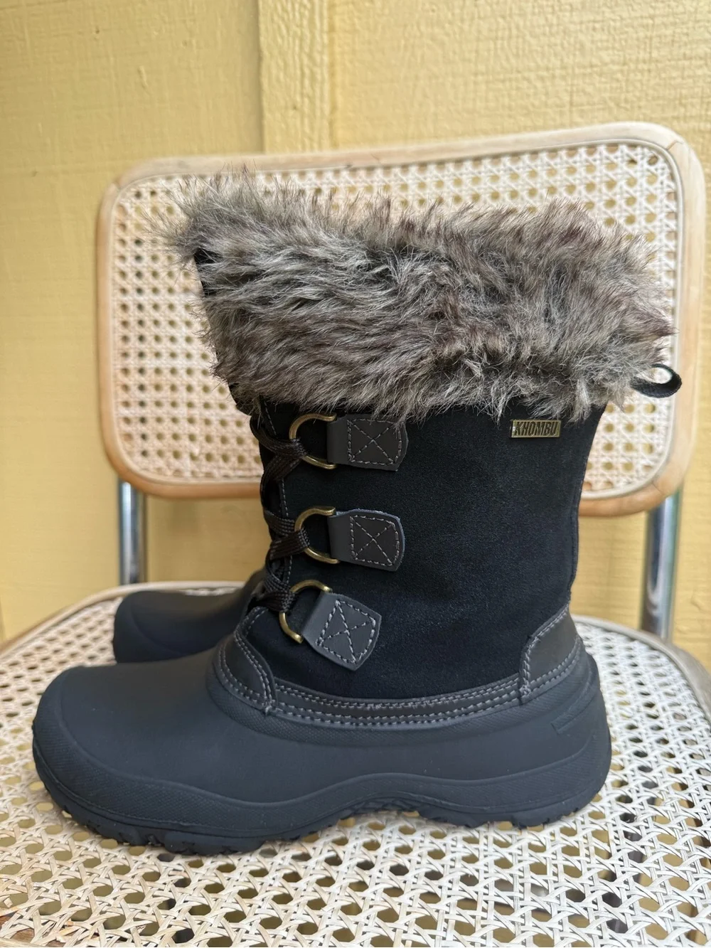 Khombu Women’s Size 7 Black Faux Fur Waterproof Winter Snow Boots